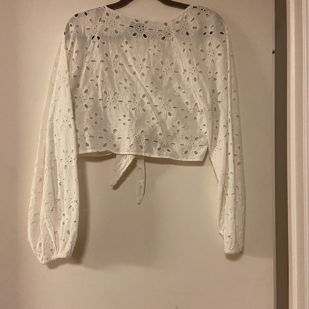 Urban Outfitters Eyelet Cropped Top - Picture 3 of 3